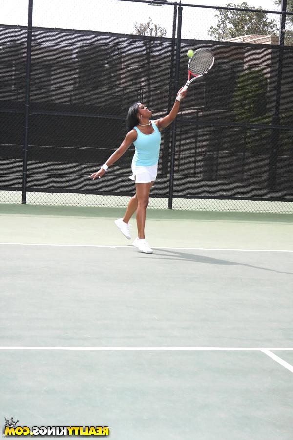 Чернокожая теннисистка