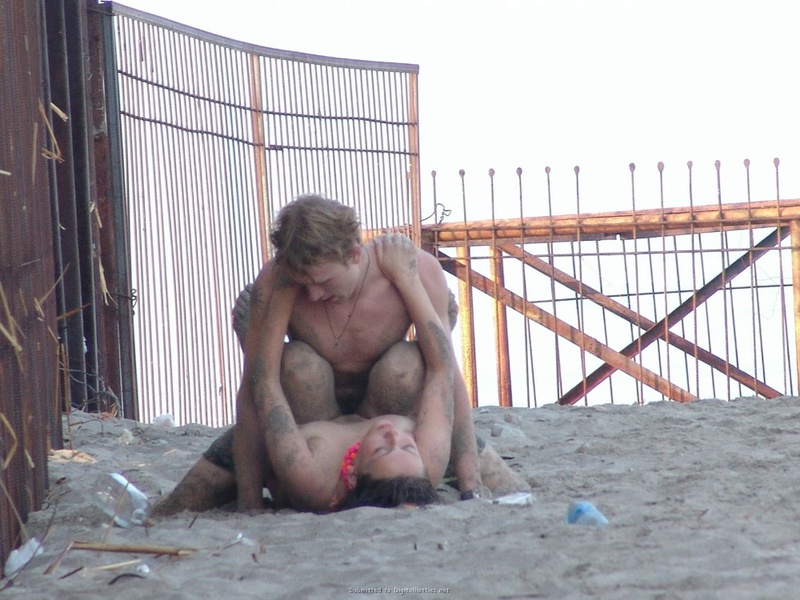 Грязный секс на песчаном пляже